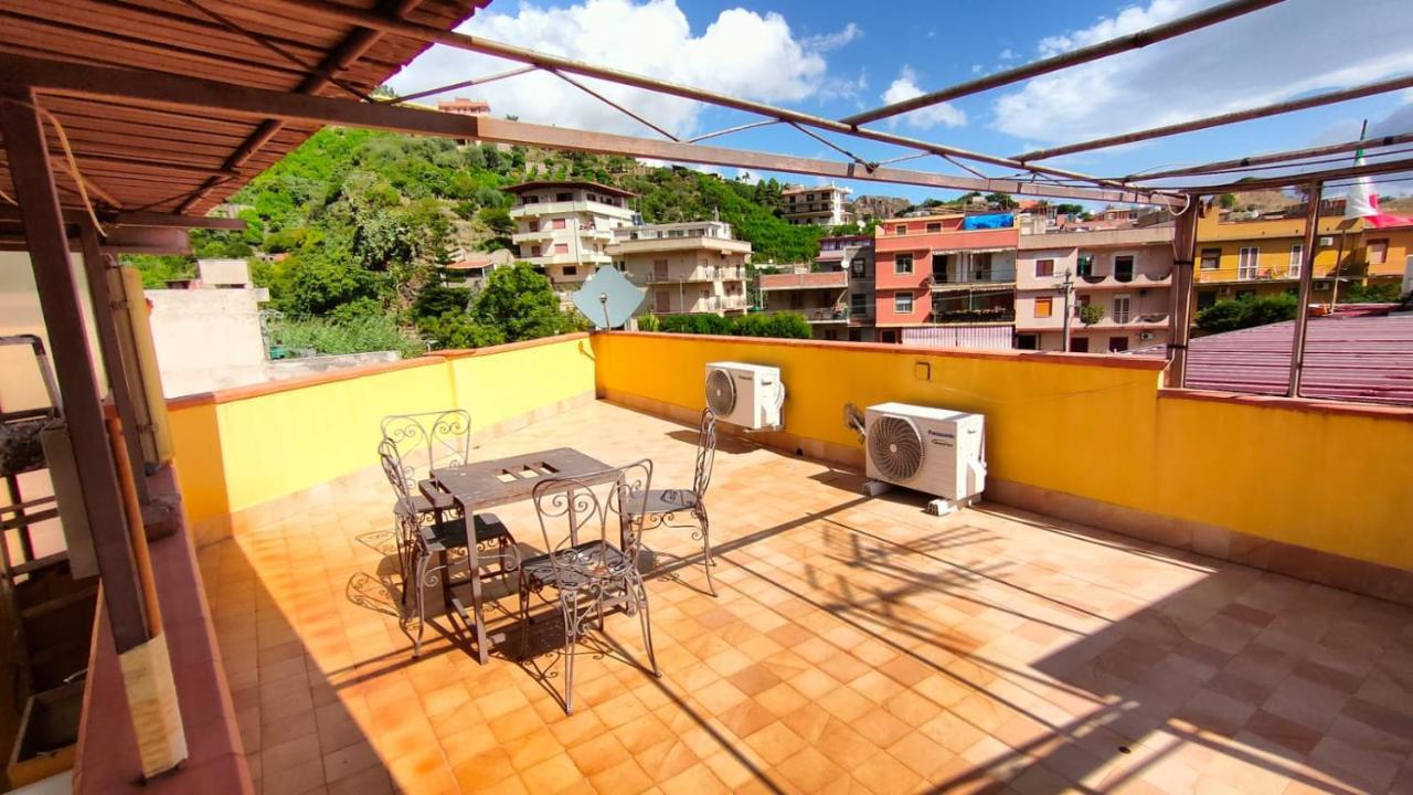 Villa Casa Soprano Da Anita Messina Exterior foto
